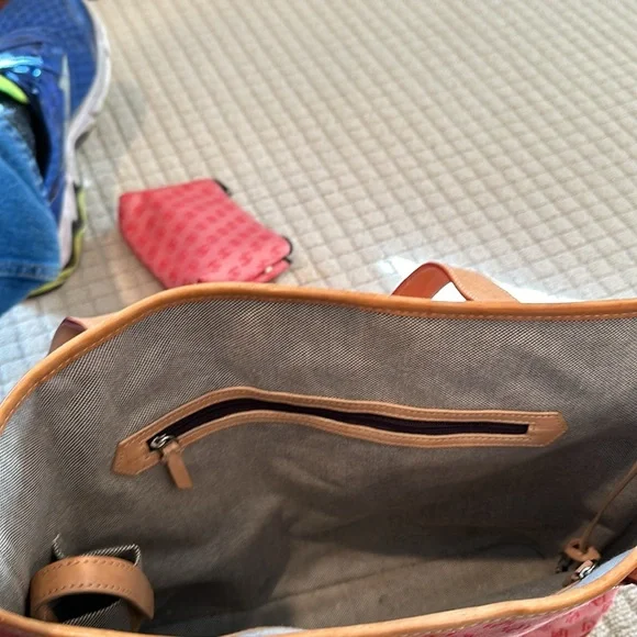 Dooney and Bourke handbag with compact bag - Picture 7 of 10